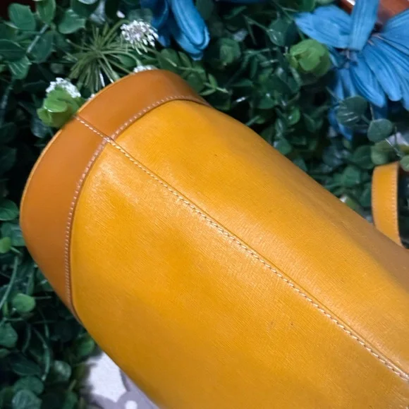 Vintage Burberrys Mustard Leather Satchel – Equestrian Knight - Picture 10 of 16